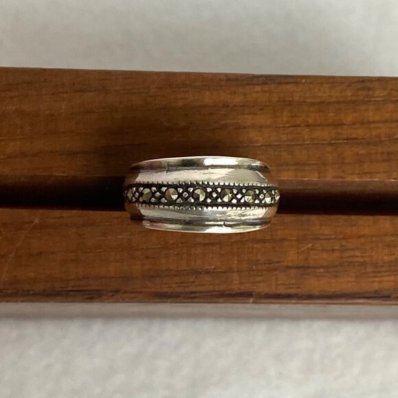 Sterling Silver 925 Marcasite Domed 8MM Tapered Band Ring Size 5 - Picture 16 of 16